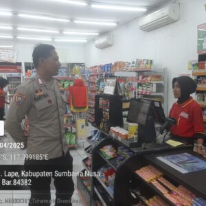 Personel Polsek Lape Sambangi Swalayan Sosialisasikan Penolakan Aksi Premanisme