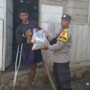 Bhabinkamtibmas Tanju Beri Bantuan Kepada Warga Disabilitas: Wujud Kepedulian Polri Terhadap Sesama