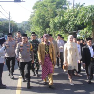 Lombok Barat Aman! Sukses Kawal Perayaan Lebaran Topat 2025