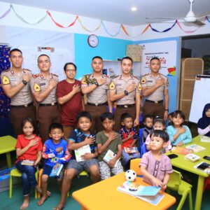 Kepedulian Taruna Akpol : Mengajarkan Calistung Hingga Memotivasi Anak Jalanan