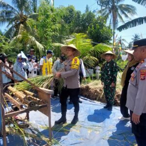 Kapolres Lombok Utara Hadiri Panen Raya Padi Serentak 14 Provinsi di Indonesia