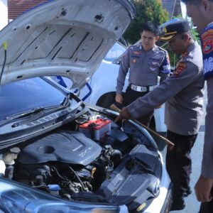 Upaya Peningkatan Pelayanan Masyarakat, Kapolres Sumbawa Barat Lakukan Pengecekan Kendaraan Dinas Polri
