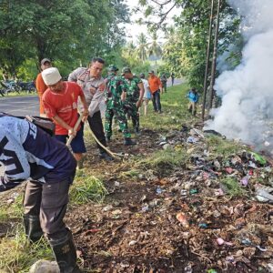 Sambut STQH Provinsi NTB, TNI-Polri, Intansi Hingga Masyarakat Di Alas Gotong Royong Bersihkan Jalan