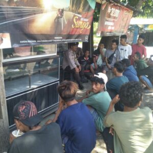 Bhabinkamtibmas Kwangko Rangkul Warga Sumba: Wujudkan Harmoni di Tengah Panen Jagung