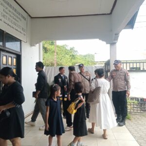 Beri Kenyamanan dalam Beribadah, Polres Sumbawa Barat Lakukan Pengamanan Perayaan Ibadah Jumat Agung