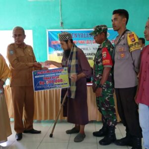 Pastikan Penyaluran BLT Tepat Sasaran Bhabinkamtibmas Polsek Bolo Kawal Penyaluran BLT di Desa Bontokape