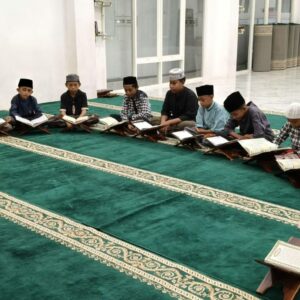 Membentuk Karakter Anak Berlandaskan Iman dan Taqwa, Bhabinkamtibmas Polsek Woha Mengajar Ngaji