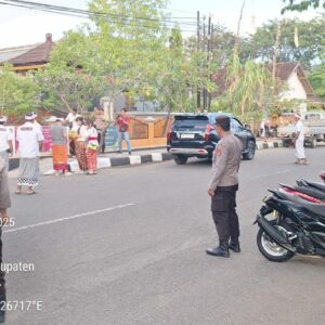 Polres Sumbawa Bersinergi dengan Pecalang Amankan Perayaan Hari Raya Galungan