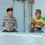 Polisi Beri Bantuan Kursi Roda untuk Penderita Celebral Palsy-Lansia di Bekasi dan Karawang
