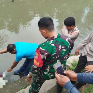 Polsek Pringgarata Olah TKP Penemuan Orok Bayi di Saluran Irigasi.