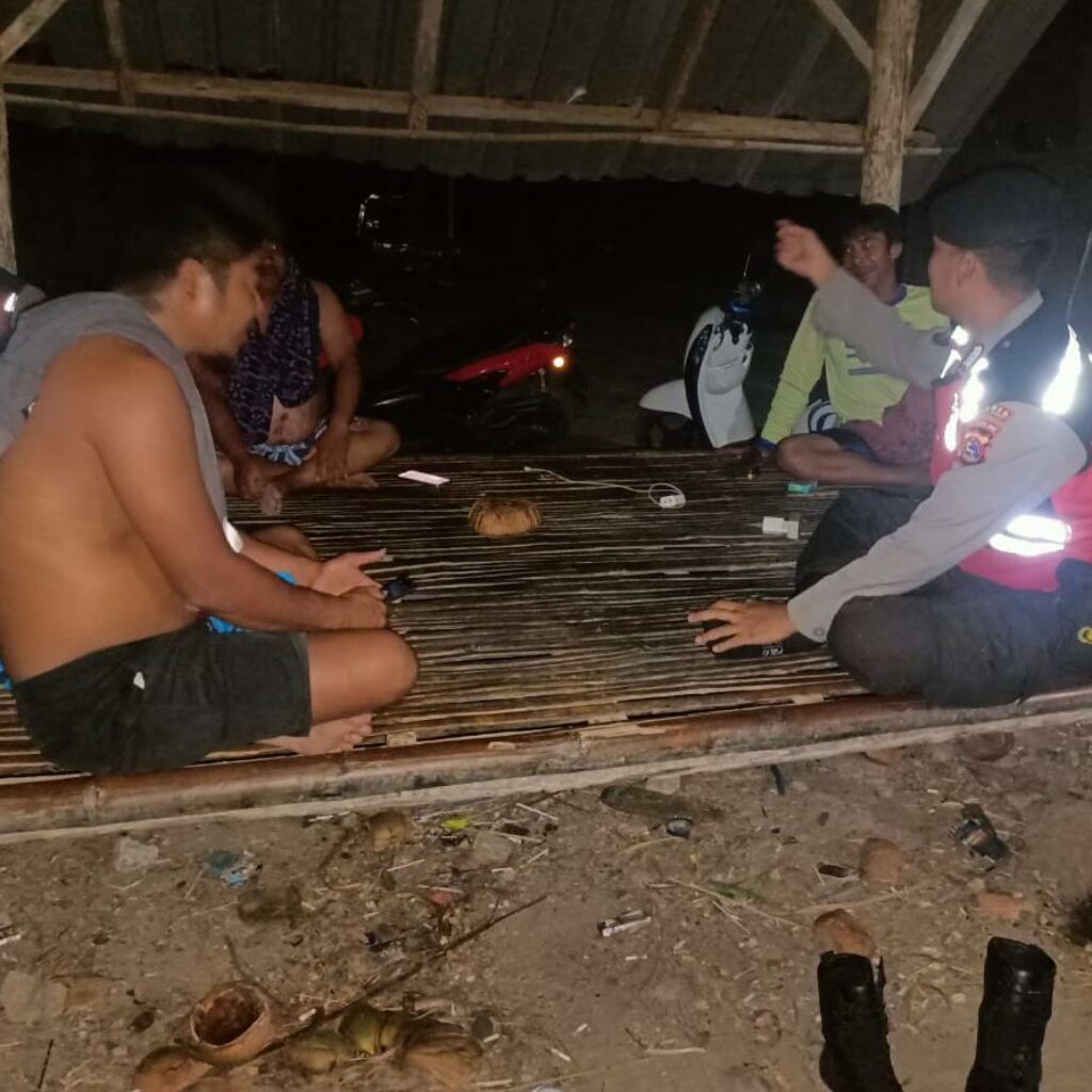 Polsek Sekotong Perkuat Kamtibmas Lewat Patroli Tokoh Masyarakat