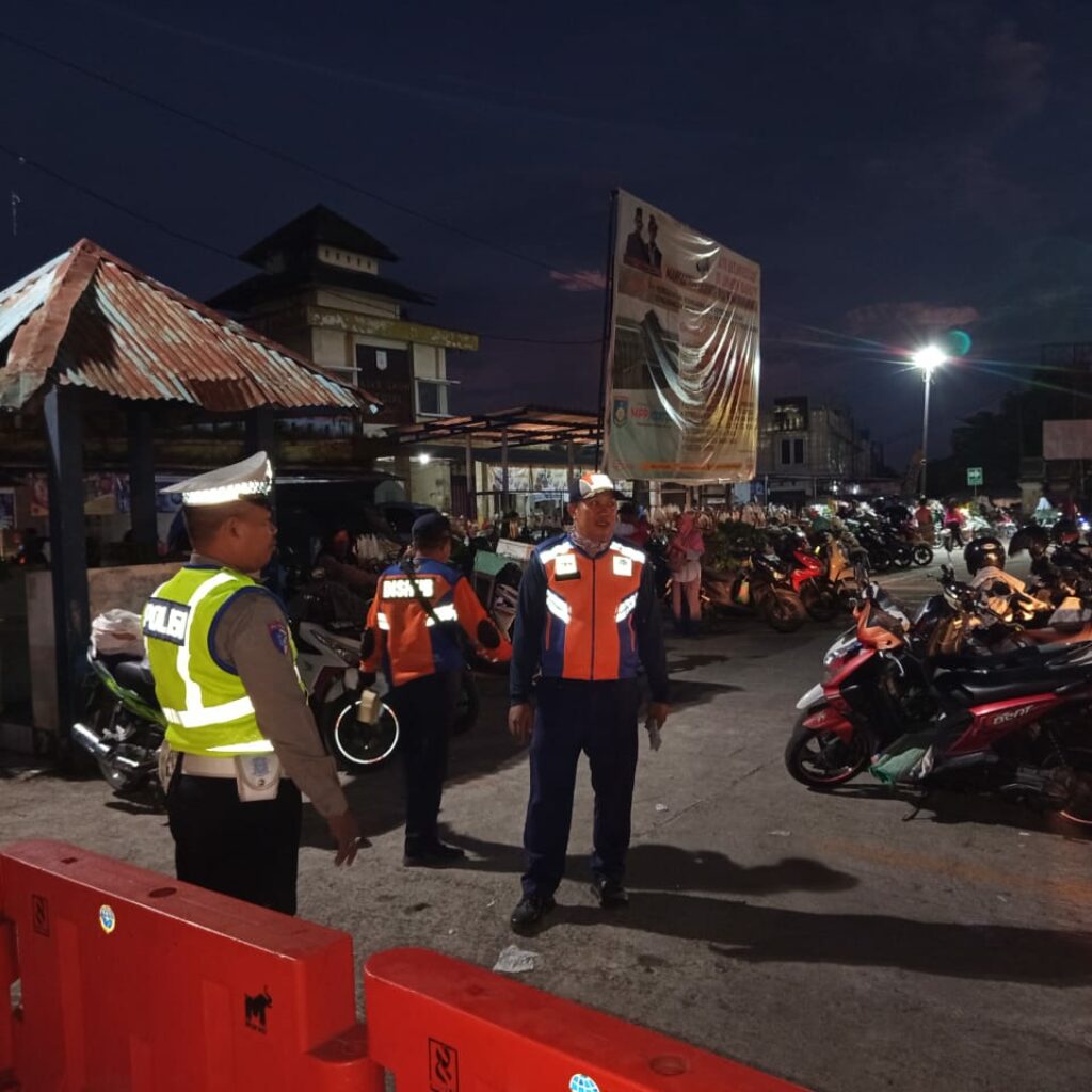 Operasi Gabungan di Kediri: Tertibkan Parkir Liar dan Pedagang di Bahu Jalan