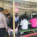 Program ‘Jum’at Curhat’ Polsek Pelabuhan Lembar Perkuat Hubungan dengan Pekerja Kepil