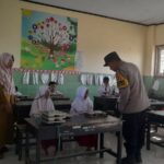 Polsek Gerung Kawal Program Makan Bergizi Gratis di Dua Sekolah Dasan Tapen