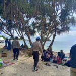 Patroli Polsek Sekotong Amankan Pantai Elak-Elak, Antisipasi Keamanan Wisata