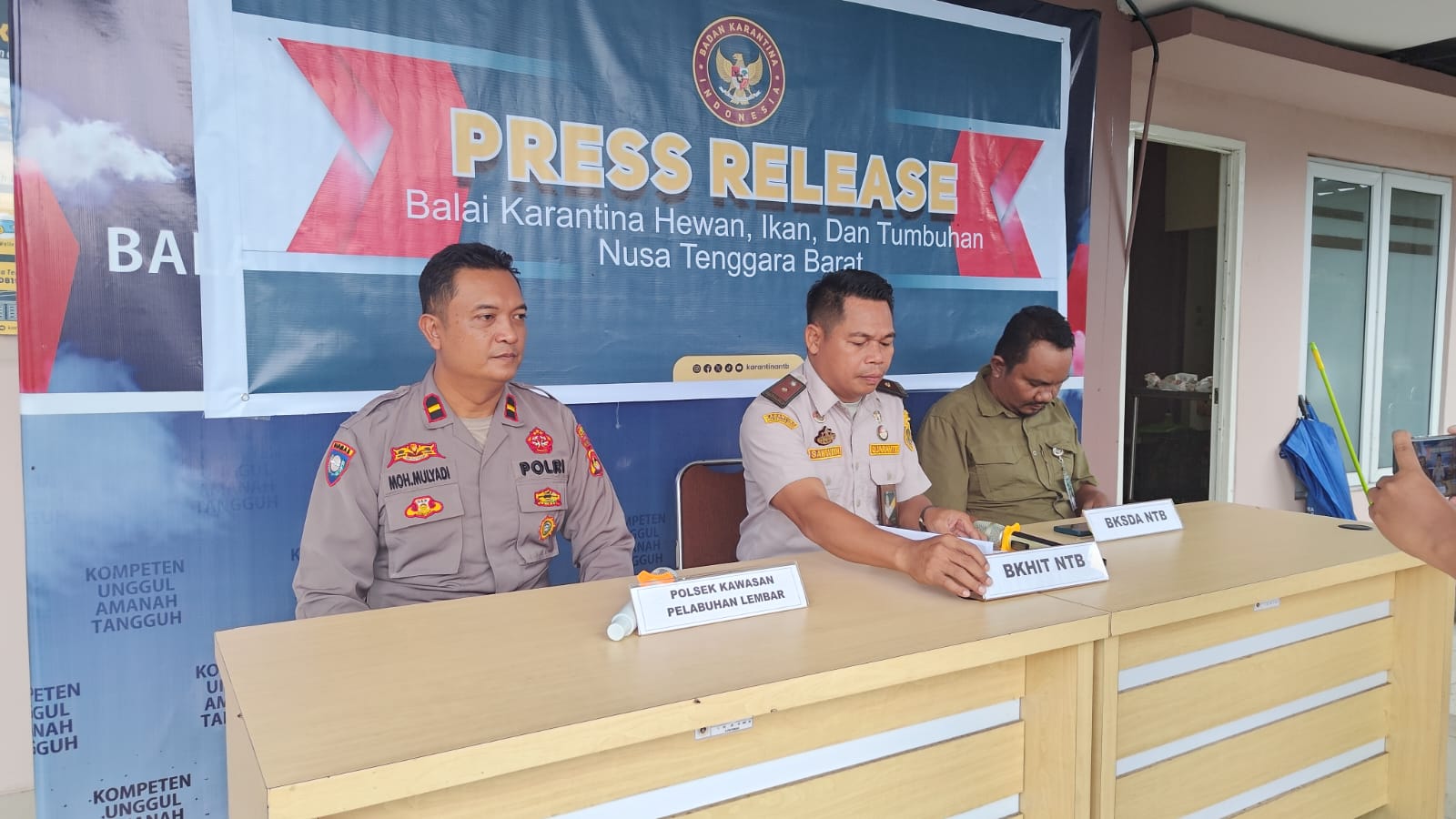 Balai Karantina NTB dan Polisi Gagalkan Perdagangan Burung Ilegal di Pelabuhan Lembar