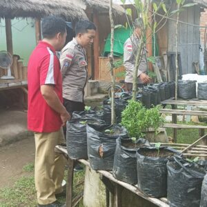 Polsek Sekotong Dukung Program Ketahanan Pangan Nasional Lewat Pekarangan Bergizi