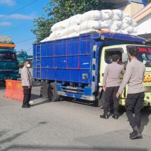 Polsek KP3 Tano Laksanakan KRYD di Pelabuhan Poto Tano, Perketat Pengawasan Cegah Gangguan Kamtibmas