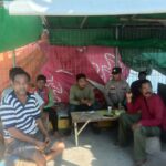 Polsek Kawasan Pelabuhan Laut Bima Gelar Jumat Curhat Bersama Buruh dan Penumpang Kapal