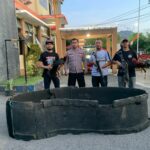 Dua Ekor Ayam dan Gelanggang Disita Tim Opsnal Polsek Rasbar Saat Penggerebekan Judi Sabung Ayam
