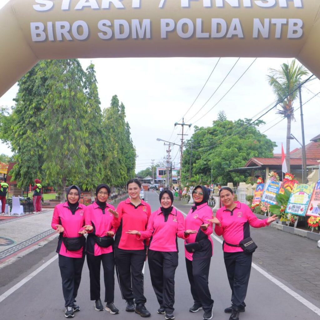 Meriah dan Penuh Semangat, Bhayangkari NTB Gelar Jalan Santai Sambut HUT ke-45 Yayasan Kemala Bhayangkari