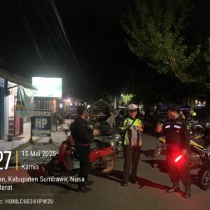 Pengamanan Ketat Polres Sumbawa Iringi Keberangkatan Calon Haji Kloter 12 Kab. Sumbawa 1446 H/ 2025 M.