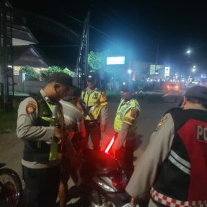 Antisipasi Kejahatan Malam, Polsek Seteluk Gelar KRYD Sasar Kendaraan dan Sajam