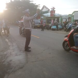 Polsek Tanjung Lakukan Gaktur Lalin Atasi Kemacetan