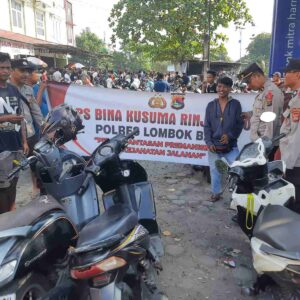 Polres Lombok Barat Gelar Operasi Bina Kusuma di Pasar Kediri