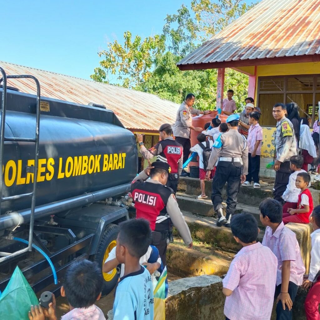 Polres Lombok Barat Salurkan 5.000 Liter Air Bersih, Wujud Kepedulian di Hari Bhayangkara Ke-79