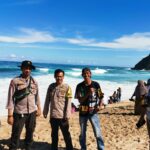 Polsek Monta Patroli Pengamanan Wisata dan Berikan Rasa Nyaman Bagi Pengunjung Serta Antisipasi Aksi Premanisme di Pantai Wane