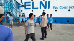 Polsek Kawasan Pelabuhan Laut Bima Laksanakan Pengamanan Embarkasi dan Debarkasi Penumpang KM. AWU