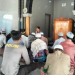 Jaga Kondusifitas Kamtibmas, Kapolsek Sekongkang Sholat Dzuhur Berjamaah Bersama Tokoh Agama