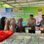 Polres Bima Kota Qurban 15 Ekor Sapi dan 2 Kambing, 1.620 Paket Daging Dibagikan ke Masyarakat