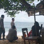 Anggota Piket Polsek Taliwang Laksanakan Patroli Wisata di Pantai Kertasari, Wujudkan Kamtibmas yang Kondusif