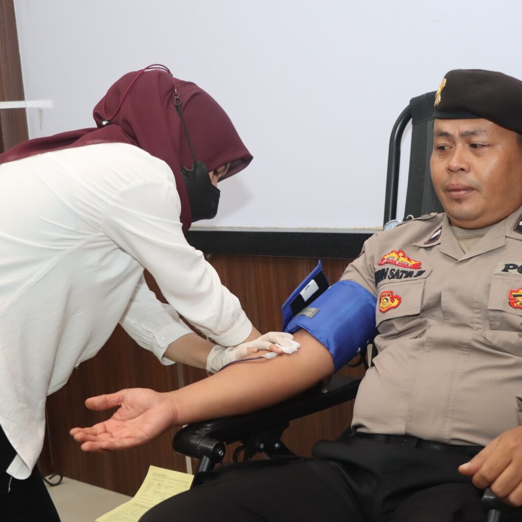 Sinergi Polri dan Warga Lombok Barat dalam Bhakti Kesehatan 2025