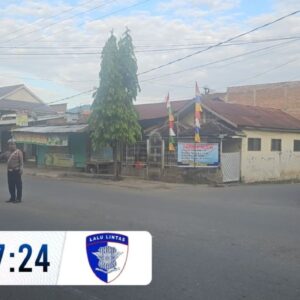Sat Lantas Polres Bima Kota Laksanakan Rawan Pagi, Bantu Penyeberangan Pejalan Kaki dan Anak Sekolah