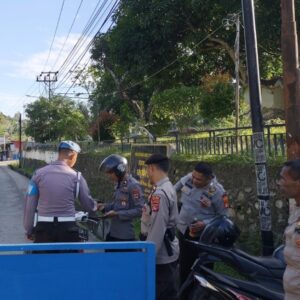 Kanit Propam Polsek Wawo Gelar Gaktibplin, Periksa Disiplin dan Kelengkapan Personel