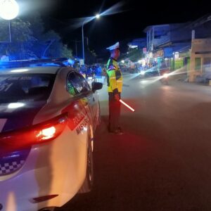 Sat Lantas Polres Bima Kota Gelar Blue Light Patrol dan Pengaturan Lalu Lintas di Malam Hari