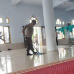 Menyongsong dan Momentum HUT Ke-79 Bhayangkara Polsek Bolo Kembali Menggelar Aksi Bersih-bersih Tempat Ibadah