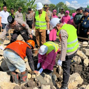 Kapolres Bima Kota Letakkan Batu Pertama Pembangunan Rumah Dinas Polsek Sape