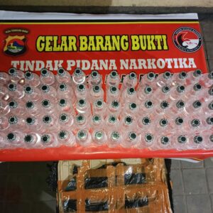 Tim Opsnal Sat Narkoba Polres Bima Kota Gagalkan Peredaran 76 Botol Arak Bali