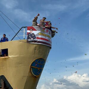 Polres Bima Kota Gelar Upacara Tabur Bunga Peringati Hari Bhayangkara ke-79 di Dermaga Pelabuhan Bima
