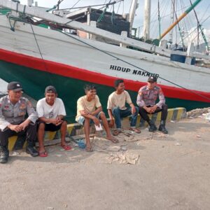 Konsep OtomPolsek Kawasan Pelabuhan Laut Bima Gelar Jumat Curhat, Serap Aspirasi Buruh dan Penumpangatis