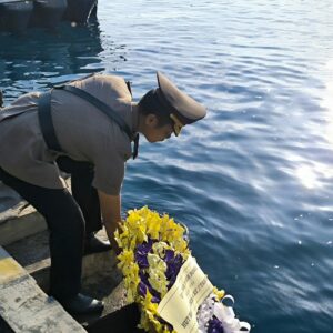Sambut Hari Bhayangkara Kapolres Lombok Utara Pimpin Upacara Tabur Bunga