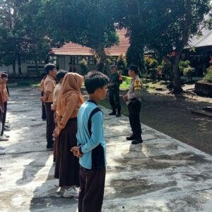 Sinergi TNI-Polri Latih Calon Paskibraka di Lombok Tengah.