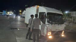 KMP Surya 777 Tiba di Lembar, Polisi Pastikan Proses Bongkaran Aman