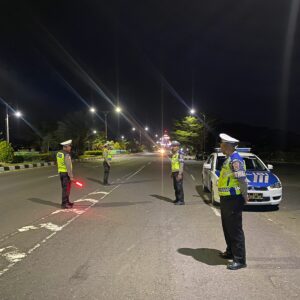 Patroli Malam Satlantas Amankan Taman Kota Giri Menang dan Bypass Bil 2