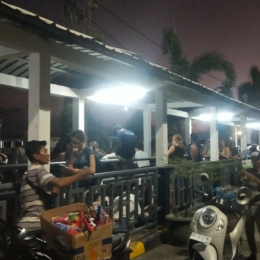 Pelabuhan Lembar Padat Wisatawan Asing, Imbas Penutupan Fast Boat Akibat Cuaca Buruk