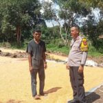 Dukung Penuh Program Prioritas Presiden RI, Bhabinkamtibmas Polsek Soromandi Aktif Bantu Kegiatan Petani